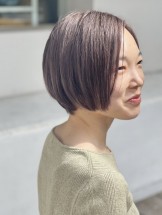 こちらはブリーチからのシルバーパープル系カラーリングになります。<br>色が映えるスタイルも是非。